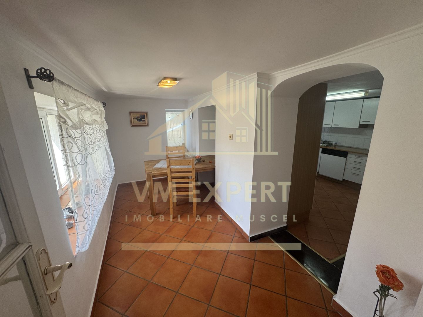 VILA 5 CAMERE, TEREN 4520 MP, LERESTI, ARGES - Poză 16