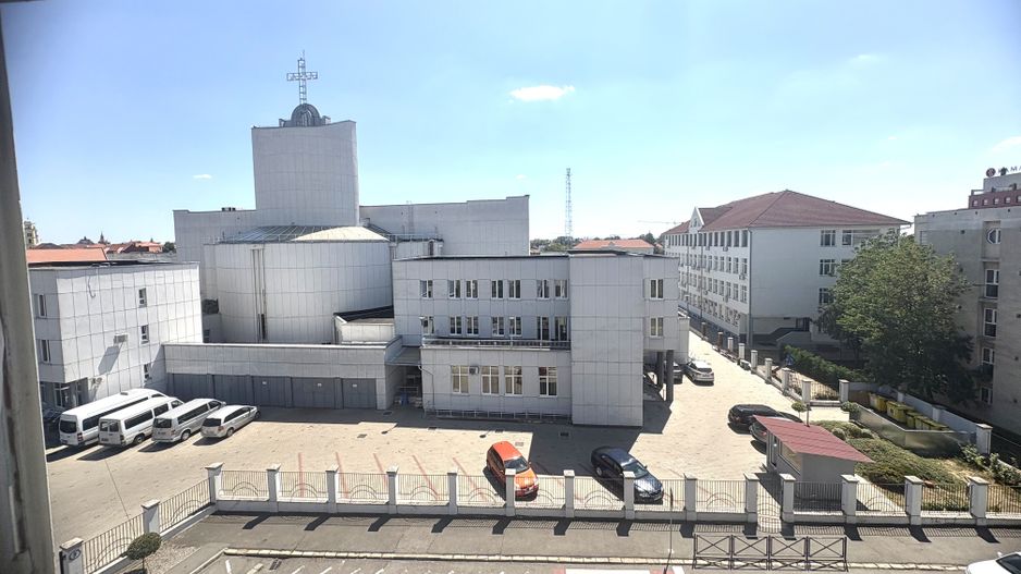Apartament cu trei camere de vânzare, renovat complet, central - Poză 21