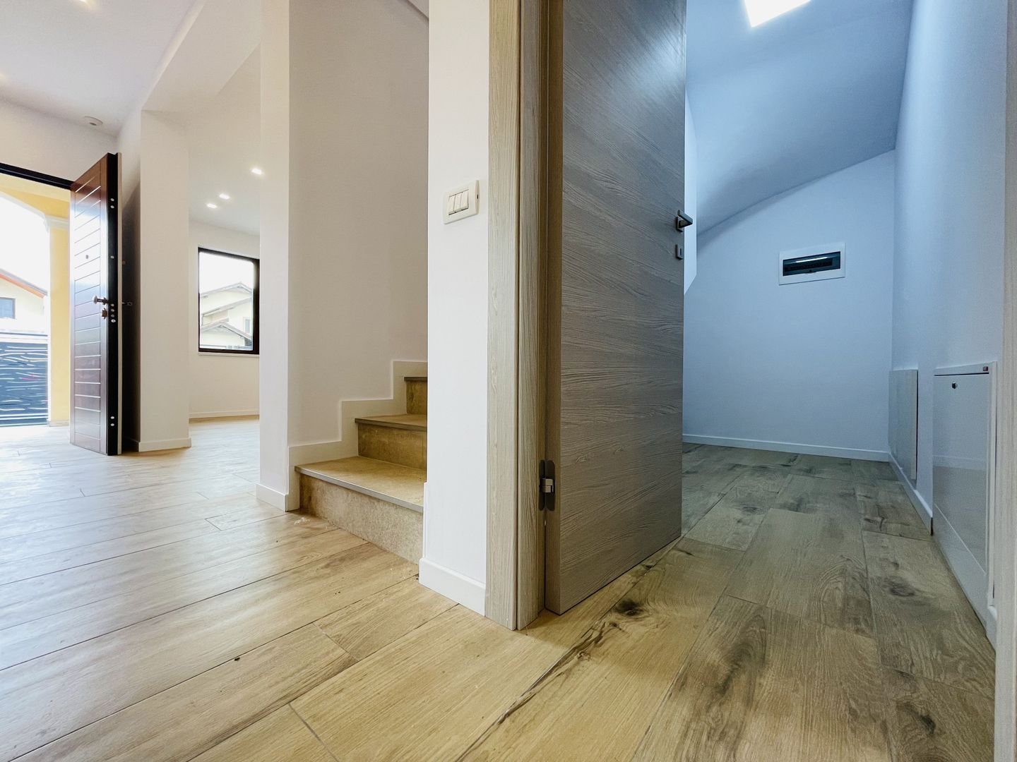 Casa de inchiriat in Dumbravita - Conexiuni excelente si spatiu versatil! - Poză 2