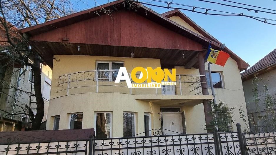 Casa - Vila Zona Cetate, 250mp Teren - Poză 1