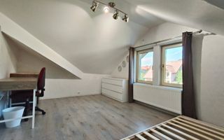 Locuință cochetă la mansardă, cu balcon și boxă de depozitare - Poză 5