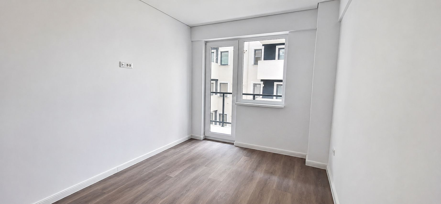 Apartament 2 camere INTABULAT 50 mp Bucium Visan 83250 euro - Poză 3