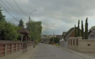 Casă cu 5 camere de vânzare sau închiriat în Pașcani, zonă centrală, cu teren și deschidere la stradă asfaltată - Poză 1