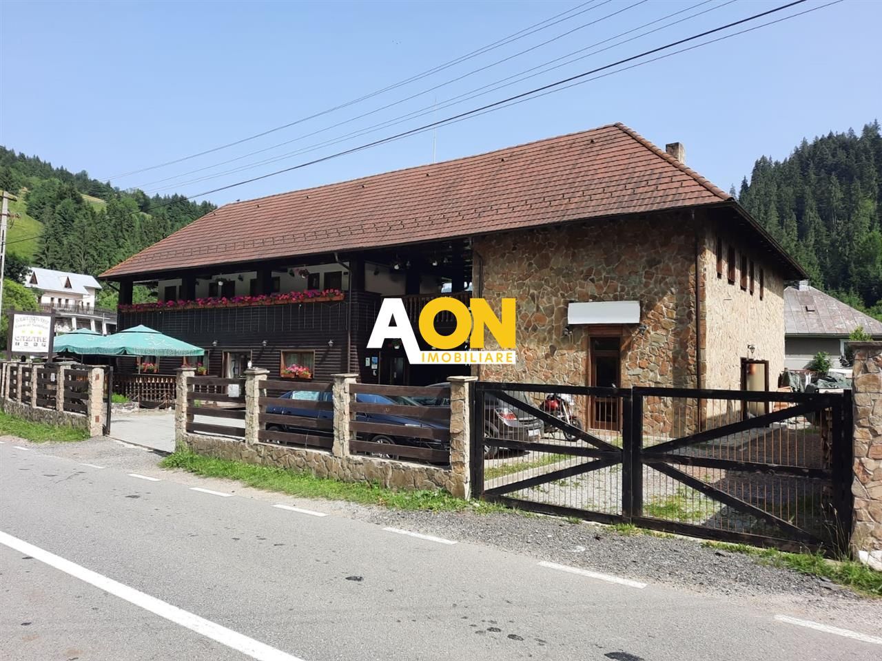 Pensiune in Muntii Apuseni 10 camere 1007 mp teren - Poză 2