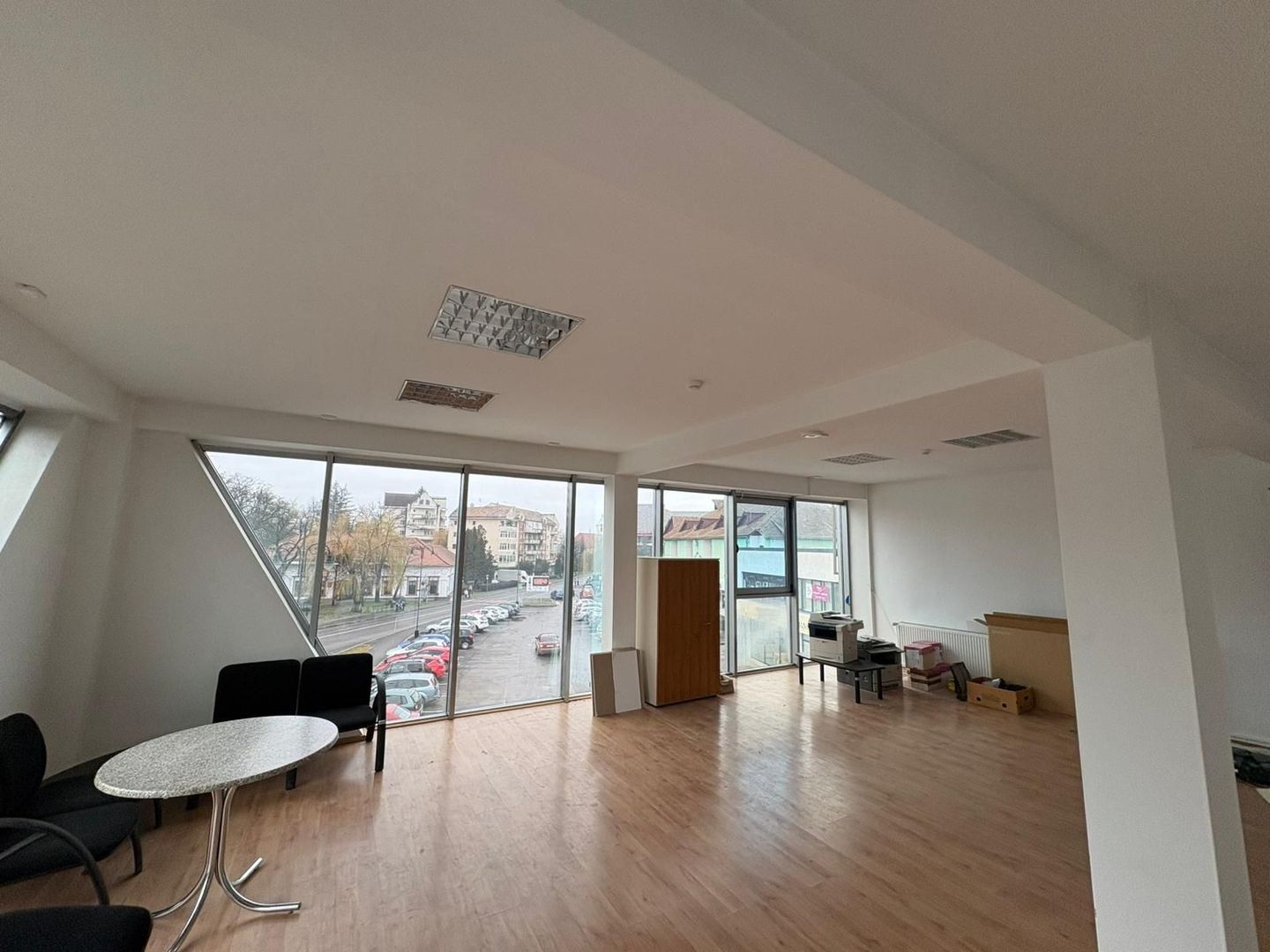 Spațiu de închiriat,ultracentral,Covasna, 152mp, 1000 euro(negociabil) - Poză 4