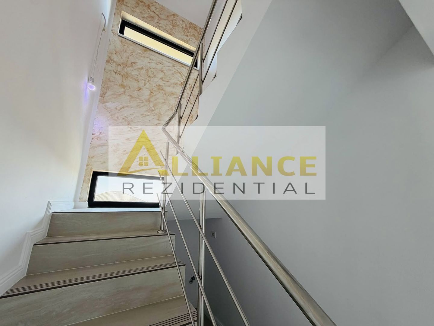 Casa individuală , 4 camere , 3 băi , 135 mp utili ! - Poză 6