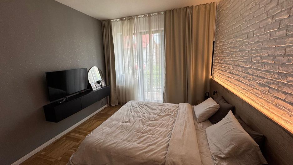 OFERTA Zona Herastrau, Vila Lux 4 cam, 3 bai, curte individuala 100 mp - Poză 2