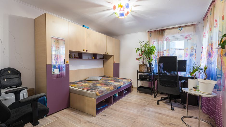 Casă cu 4 camere, anexă locuibilă și teren de 234 mp | Piața Sudului - Poză 2