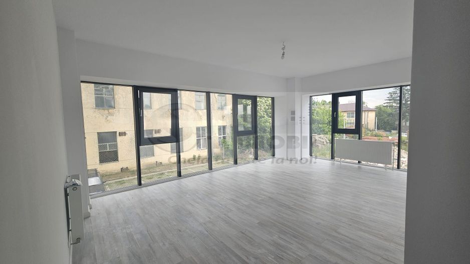 INTABULAT! MUTARE IMEDIATA! Apartament cu 2 camere decomandat Central - Poză 2