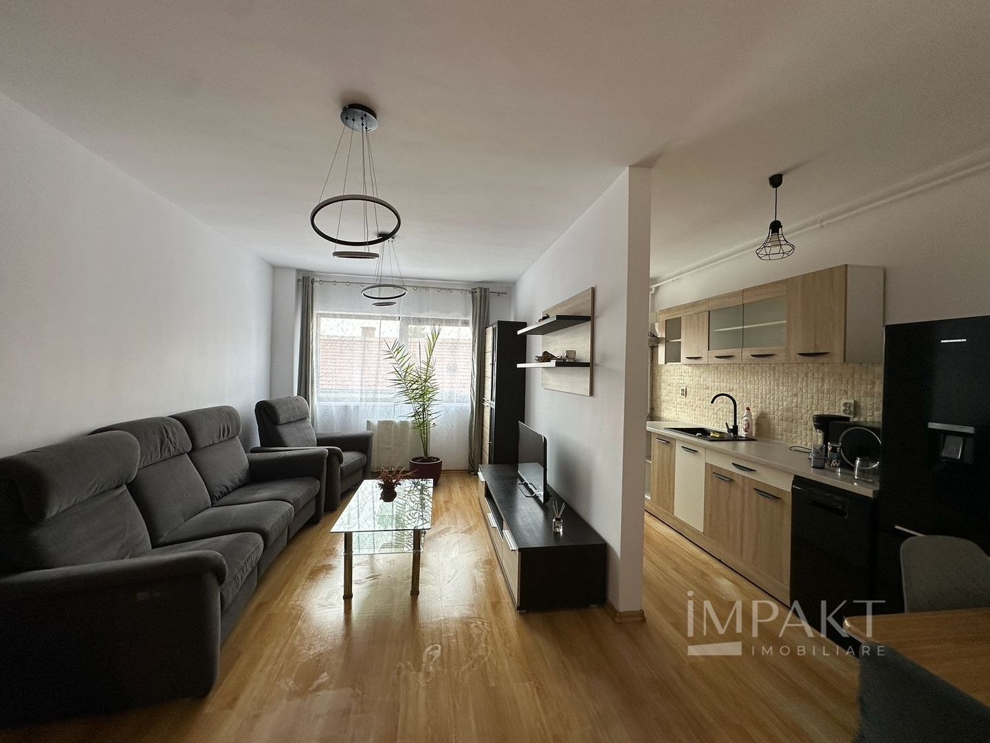 Apartament de inchiriat cu 3 camere,zona semicentrala! - Poză 2