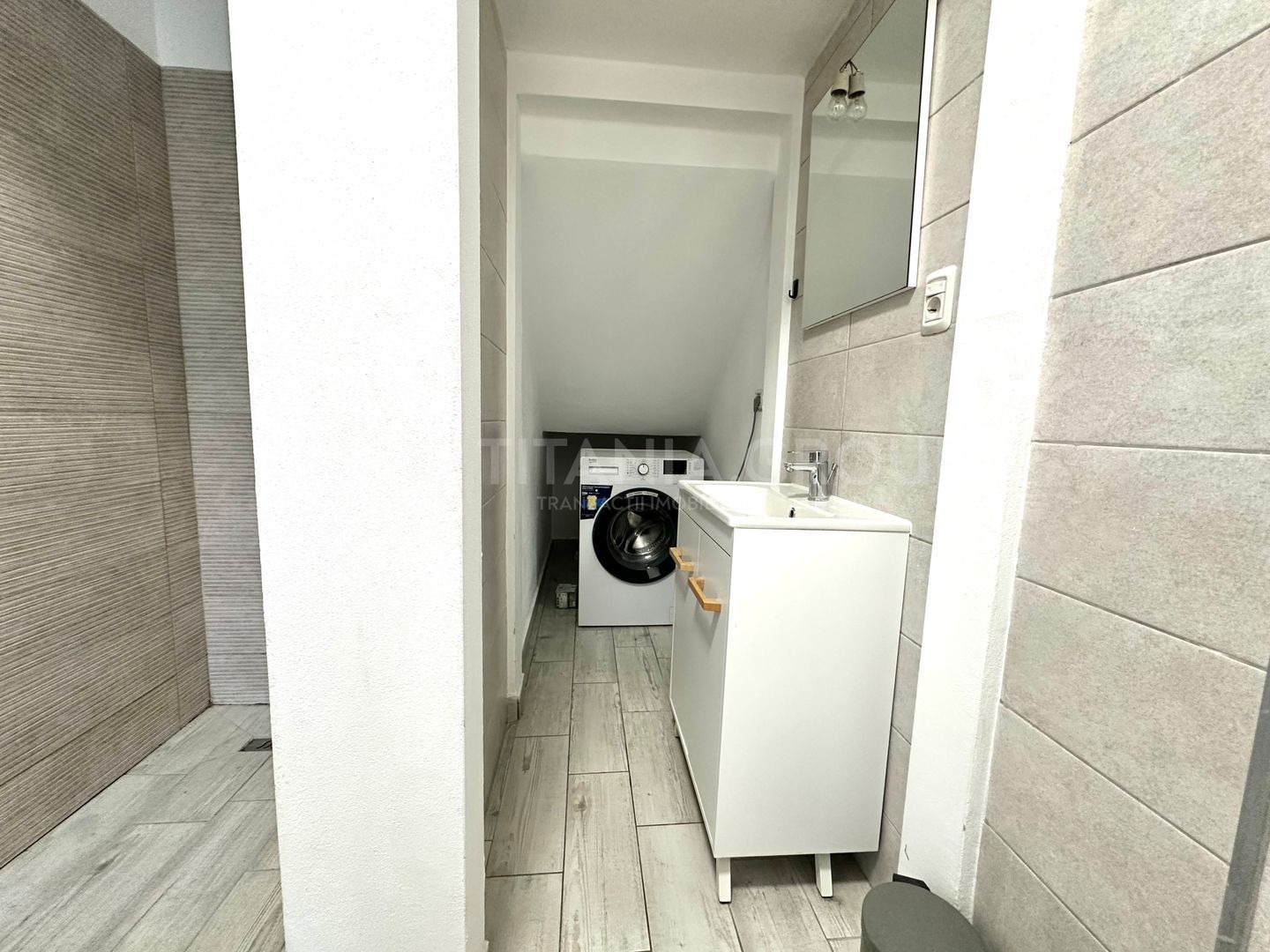 Casa mobilata modern, cu 3 camere de inchiriat - Sanpetru - Poză 18