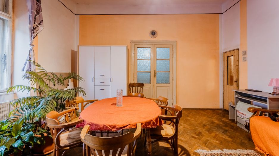 Apartament cu 3 camere central - Poză 1