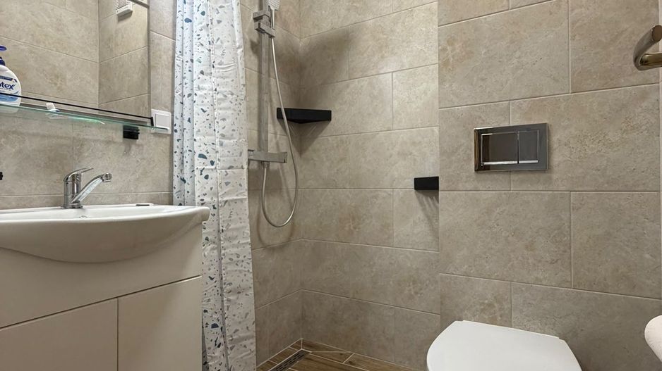 Apartament 3 camere, 2 bai, balcon, etaj intermediar, parcare - Poză 15