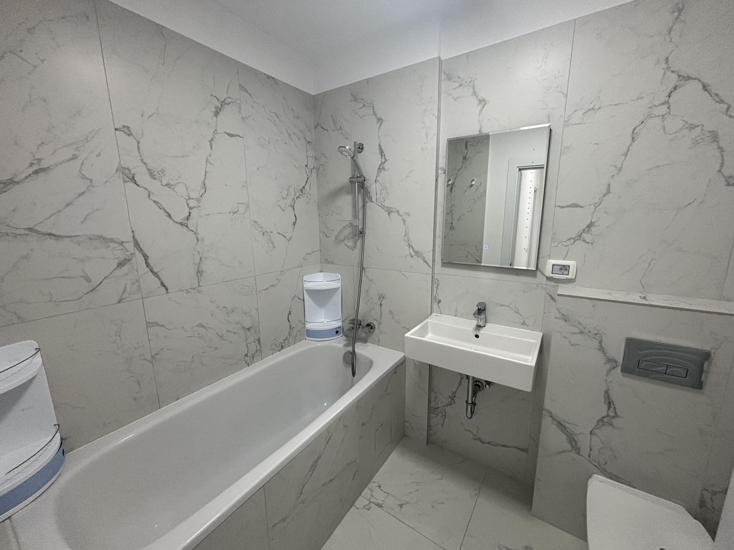 Chirie 2 Camere GranVia Lake View - Terasă cu vedere la Lac - Poză 13