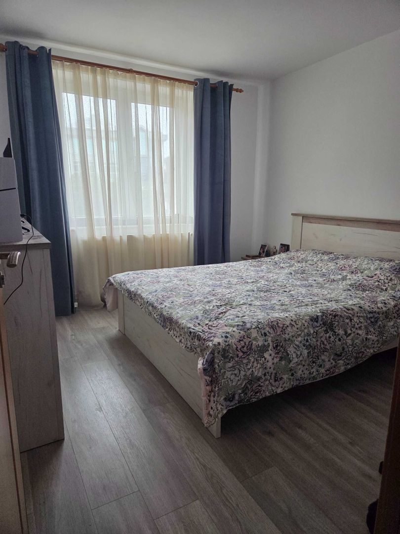 Vand apartament 2 camere zona centrala - Poză 3