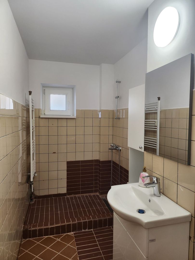 De Inchiriat Garsoniera Bd. Decebal  cu TERASA langa Rond Alba Iulia - Poză 11