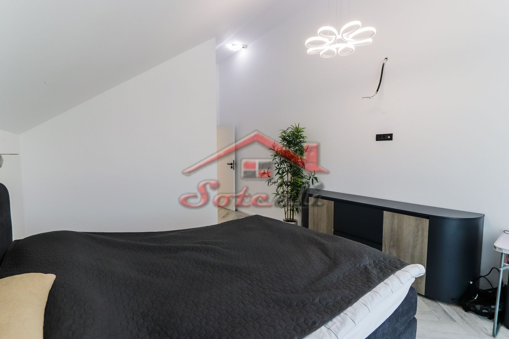 VILĂ MODERNĂ DE LUX CU PISCINĂ, FOTOVOLTAICE ȘI FOIȘOR – BREAZA - Poză 64