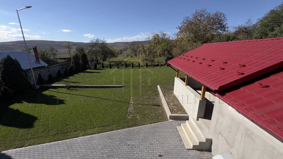 Casa de vanzare la 13 km de Onesti - Poză 13