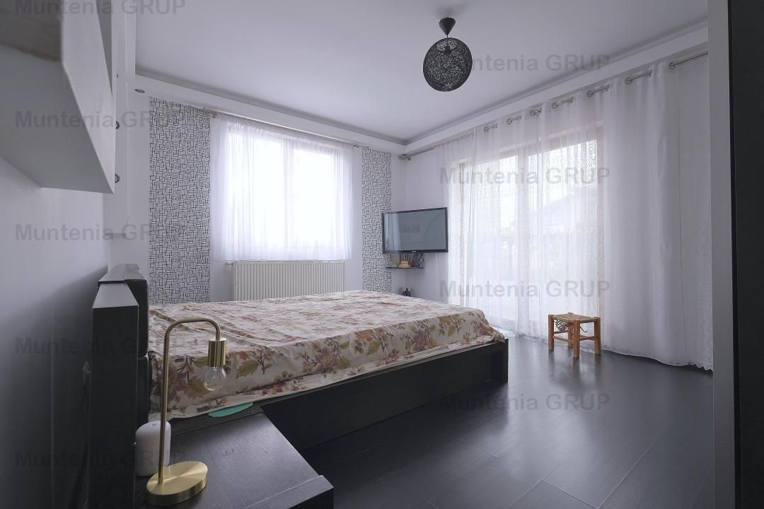 DOBROESTI - Str. Doinei, vila P+E+M, 6 camere, 3 bai cu fininsaje LUX - Poză 12