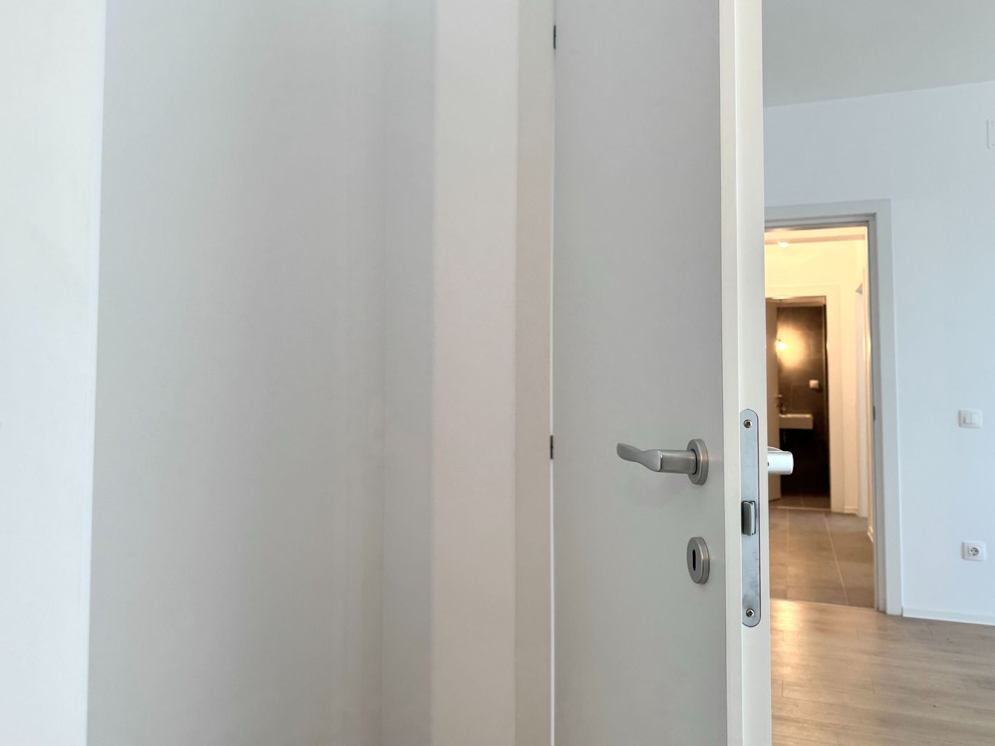3 camere nou Finisat la cheie - 79 mp SU - Sector 1 - Poză 19