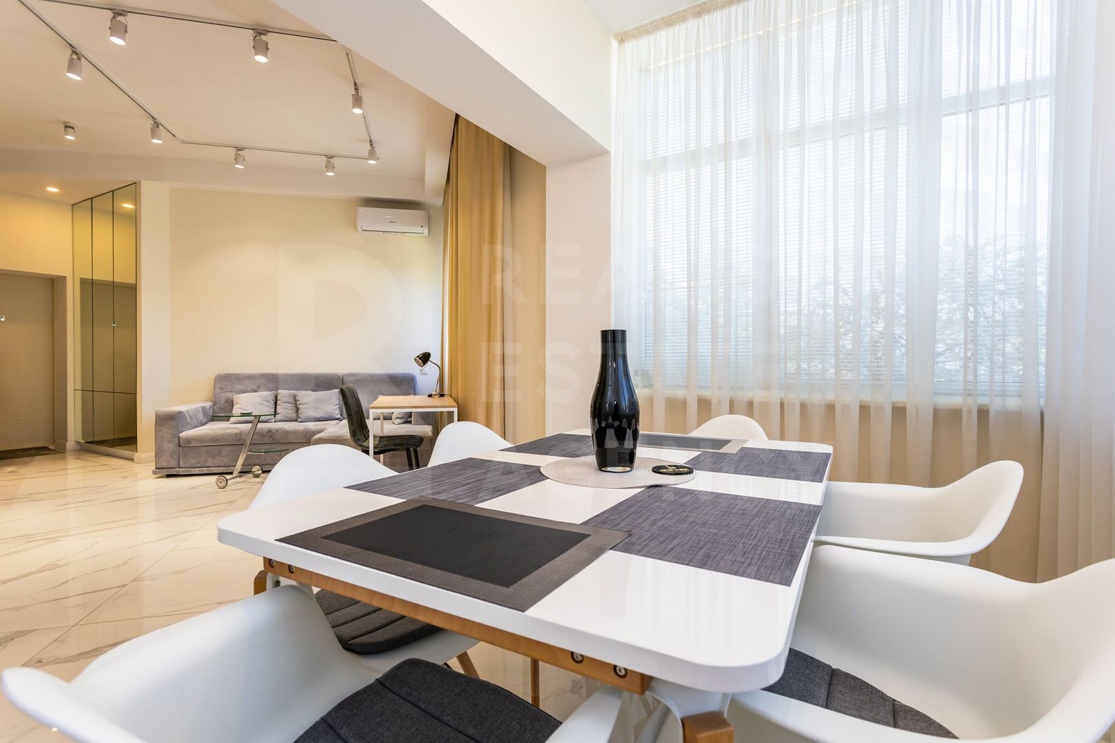 Chirie, apartament, 2 camere, str. București, Centru - Poză 2