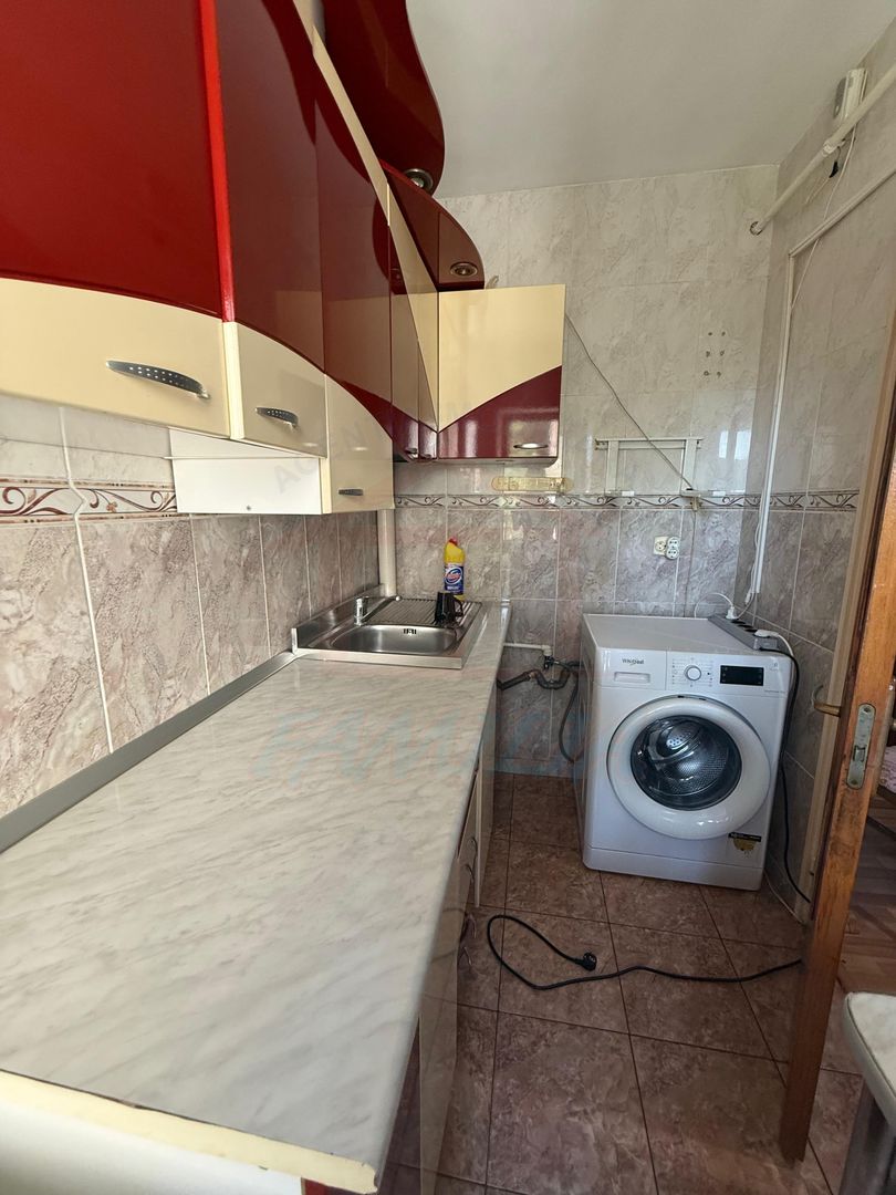 ✨De închiriat 3 camere, Micro 14, 300 Euro/luna - Poză 4