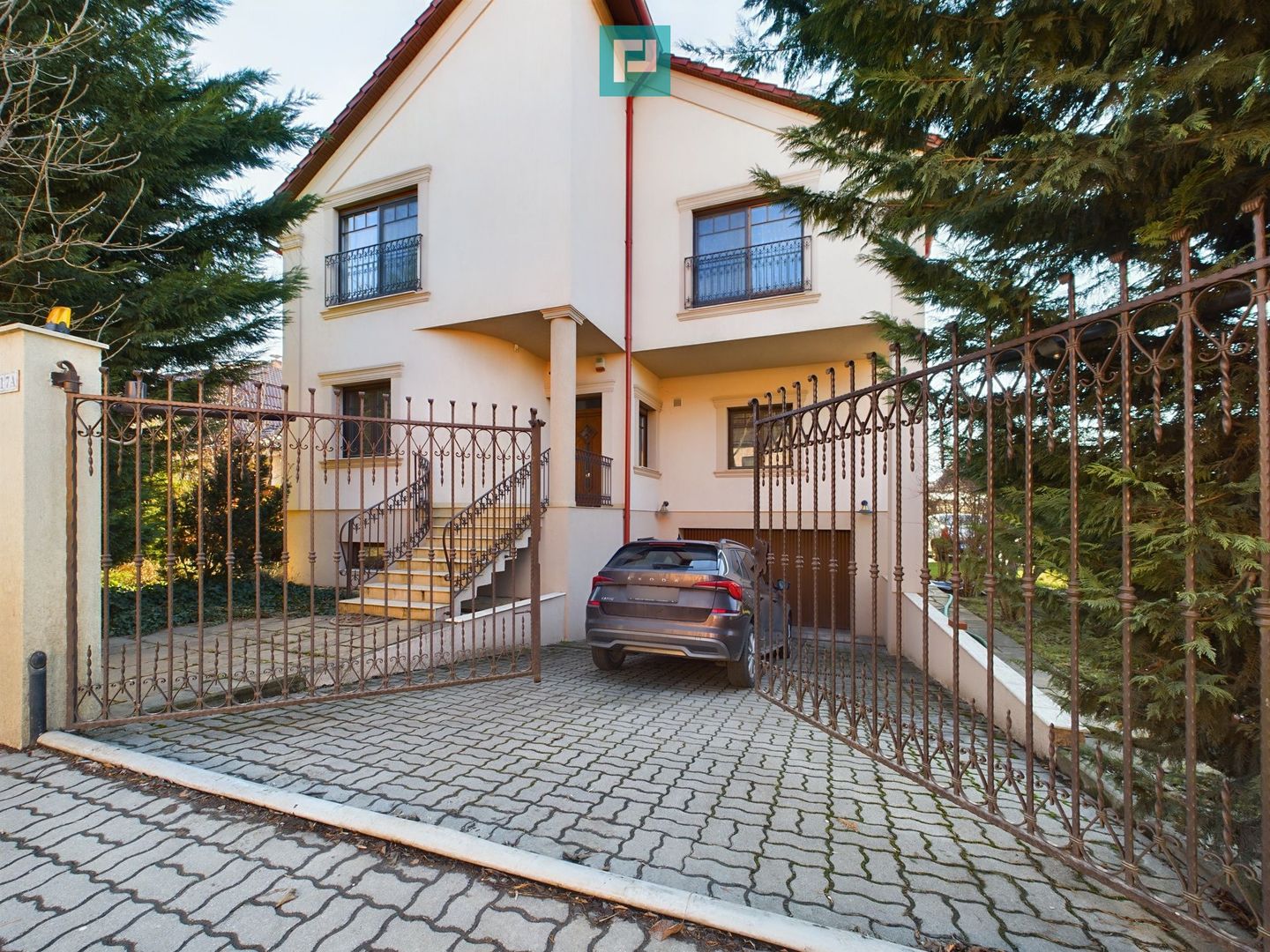 Vilă/casă cu 6 camere 400mp în Dumbrăvița - Poză 36