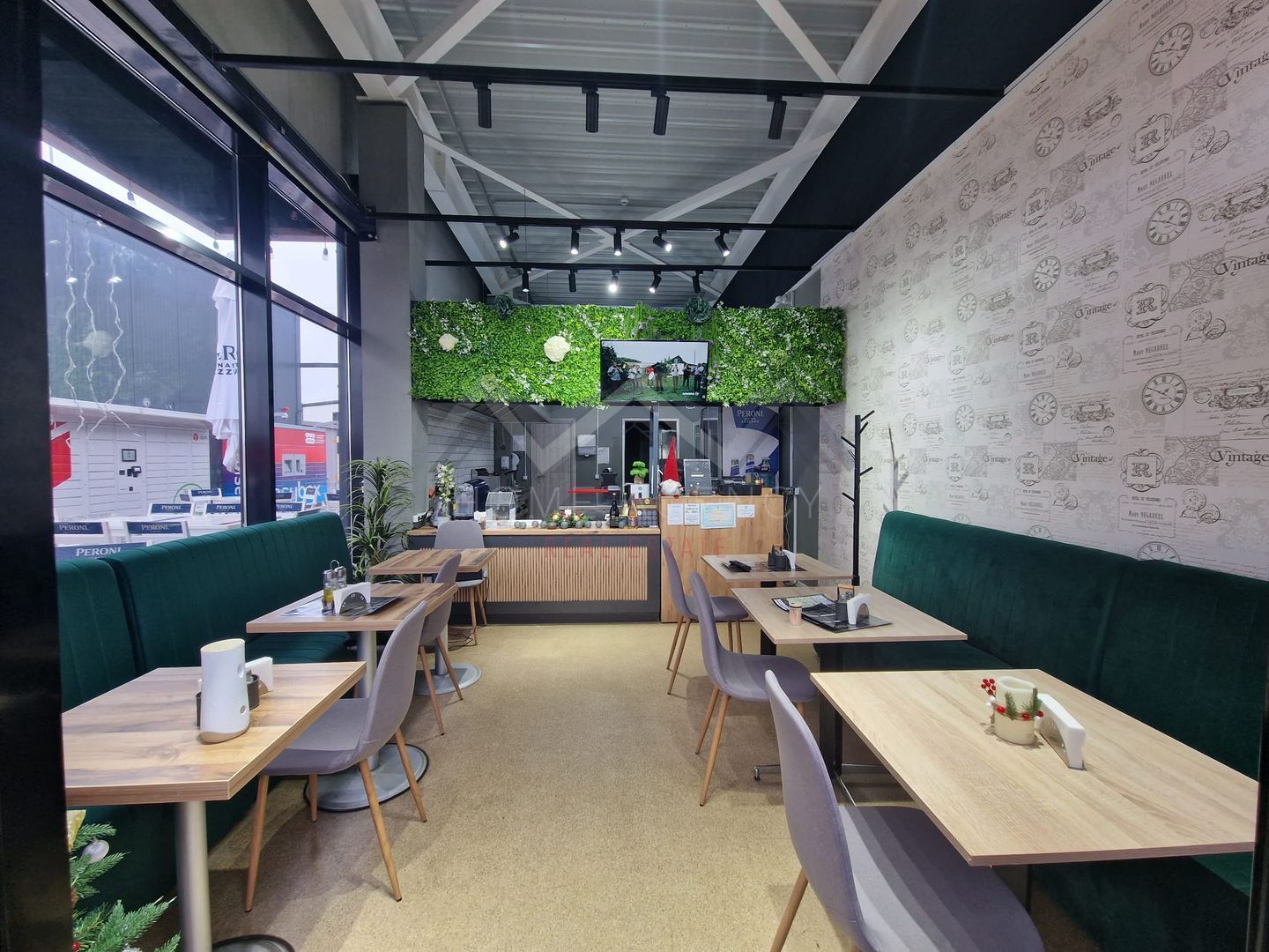 Bistro de vânzare “la cheie” – zonă cu trafic intens, complet utilat, autorizat - Poză 1