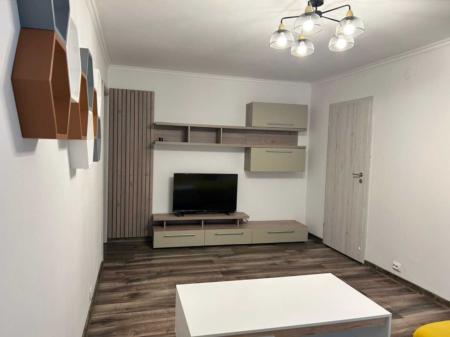 Apartament 4 camere, 2 bai, bloc 1984, centrala, Titan-Fizicienilor - Poză 3