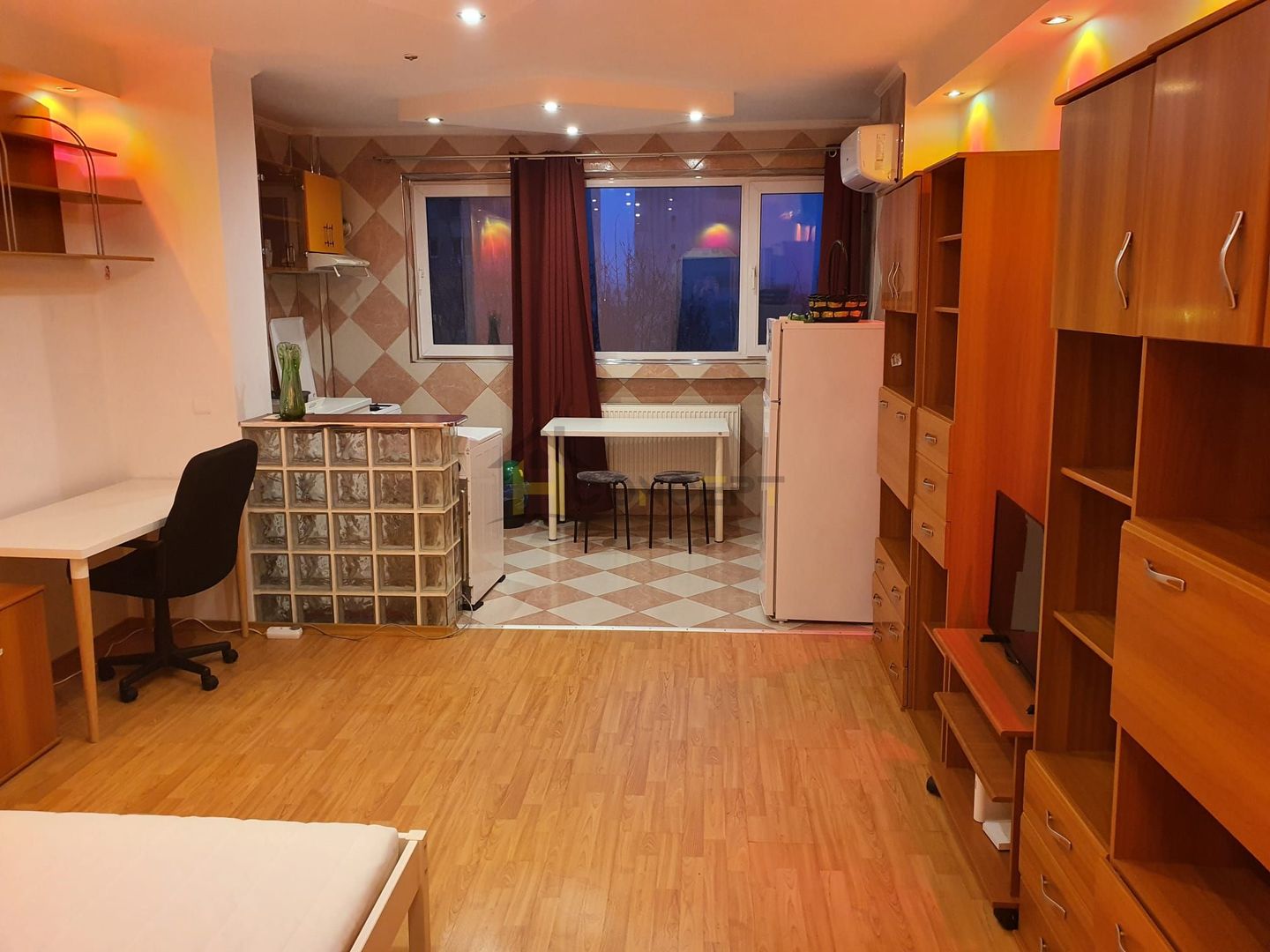 Garsoniera de inchiriat mobilata utilata disponibila imediat - Poză 1