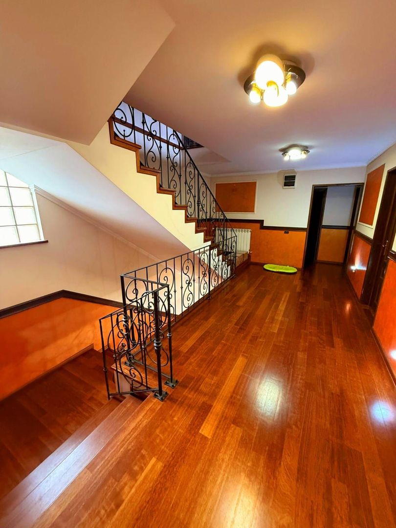 Cauți o casă mare sau spațiu pentru business? Aici le ai pe ambele! - Poză 6