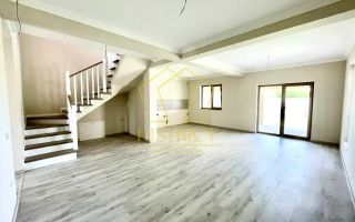 Casa despărțită prin garaj cu 5 camere | Giroc - Poză 1