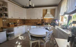 Casa 4 camere | Parcul Mogosoaia | Drum privat cu bariera | P+1+Pod | Semineu - Poză 8