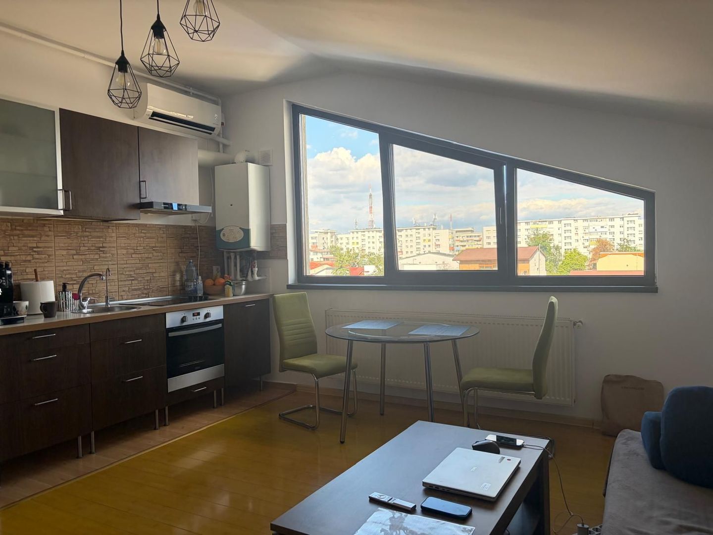 Apartament cu doua camere, 1 Mai - Poză 1