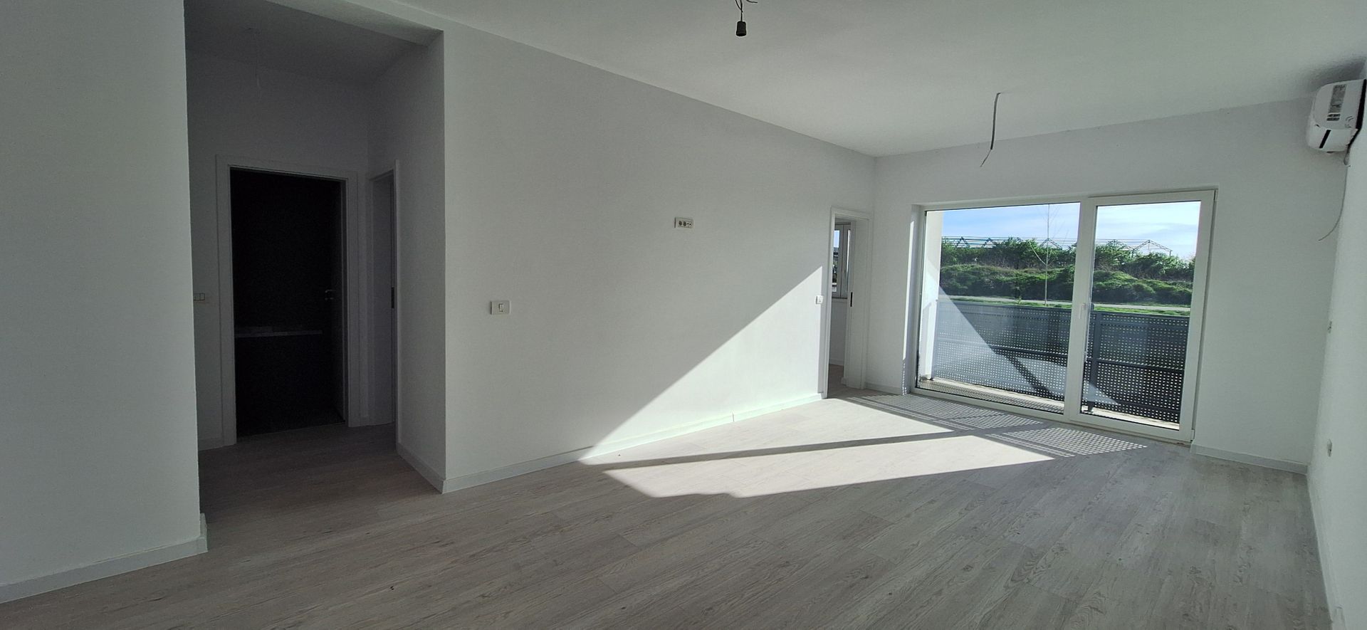 Apartament 3 camere/ loc de parcare/ balcon 7 mp - Poză 1