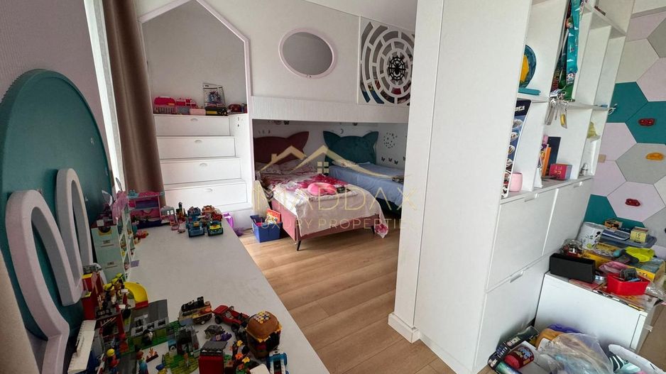 Vila moderna 6 camere // 190mp // teren 300mp / Tunari - Poză 15