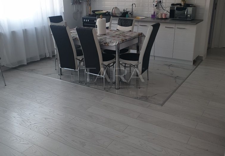 Vanzare-apartament cu 3 camere zona Panemar - Poză 1