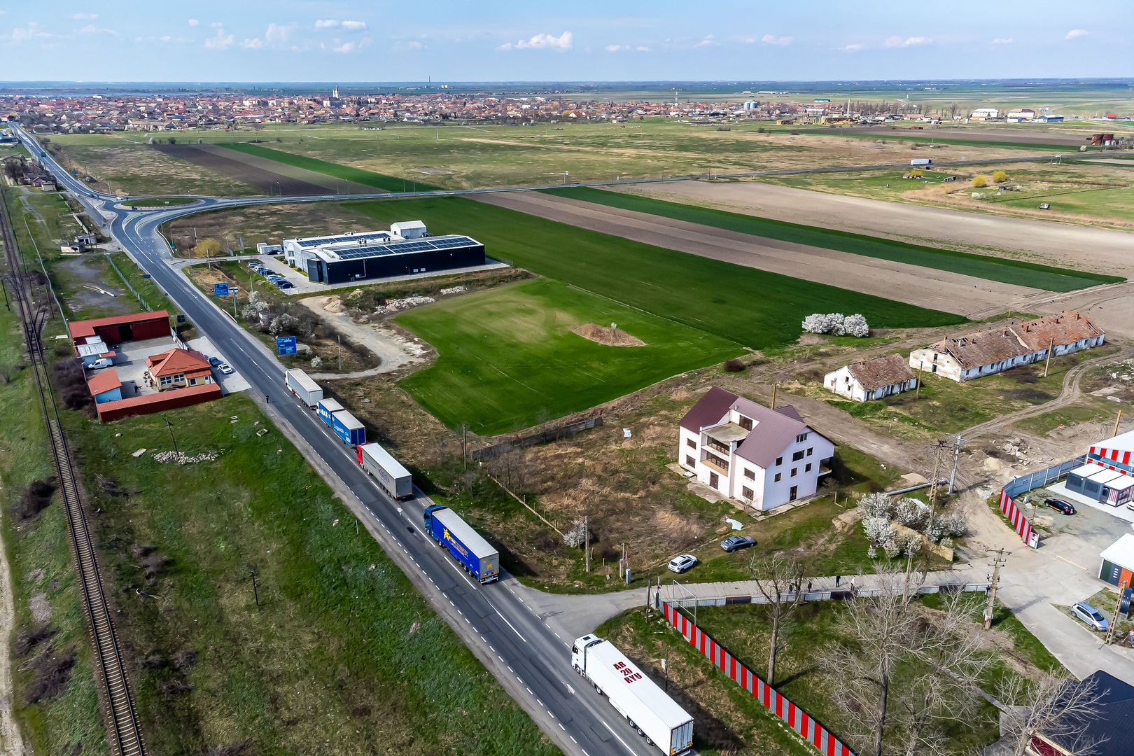 Clădire tip birouri/casă persoane vârstnice cu 3445 mp teren - Poză 7