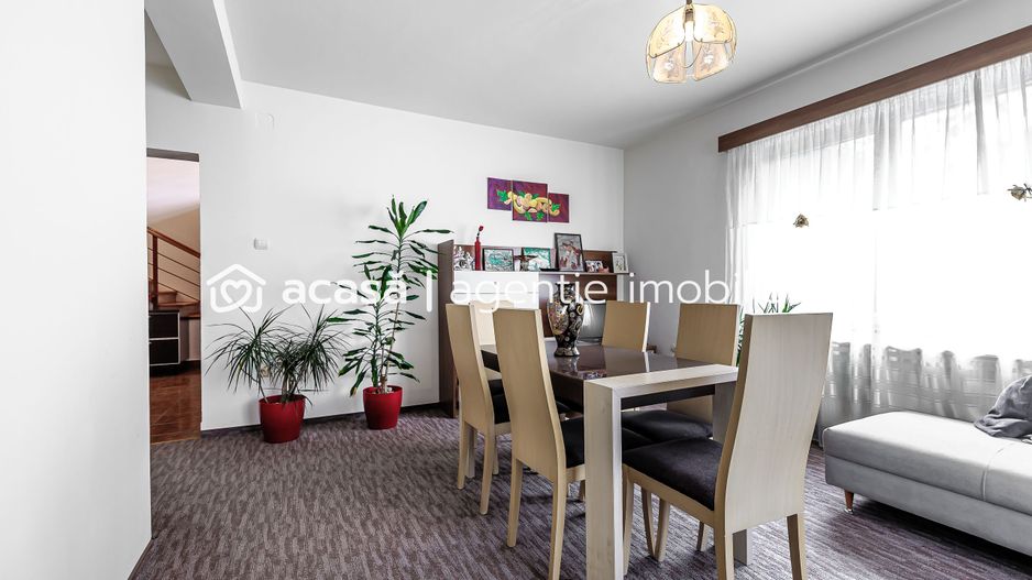 Casă generoasă cu două apartamente în Bujac - Poză 4