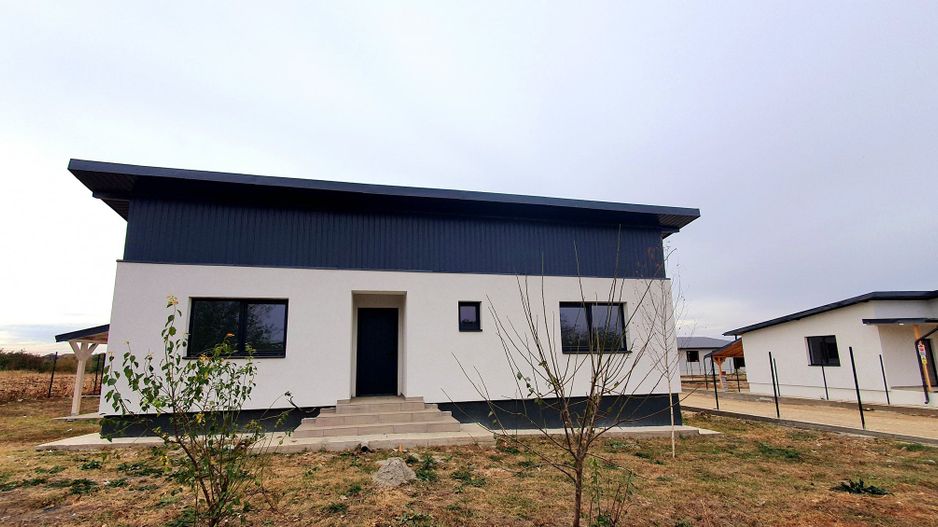 Case noi și ieftine, pe lacul Crevedia. - Poză 2