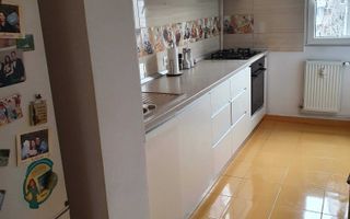 Vanzare Apartament 3 camere , 68 mp, renovat, vedere spate, Bd. Timișoara - Poză 1