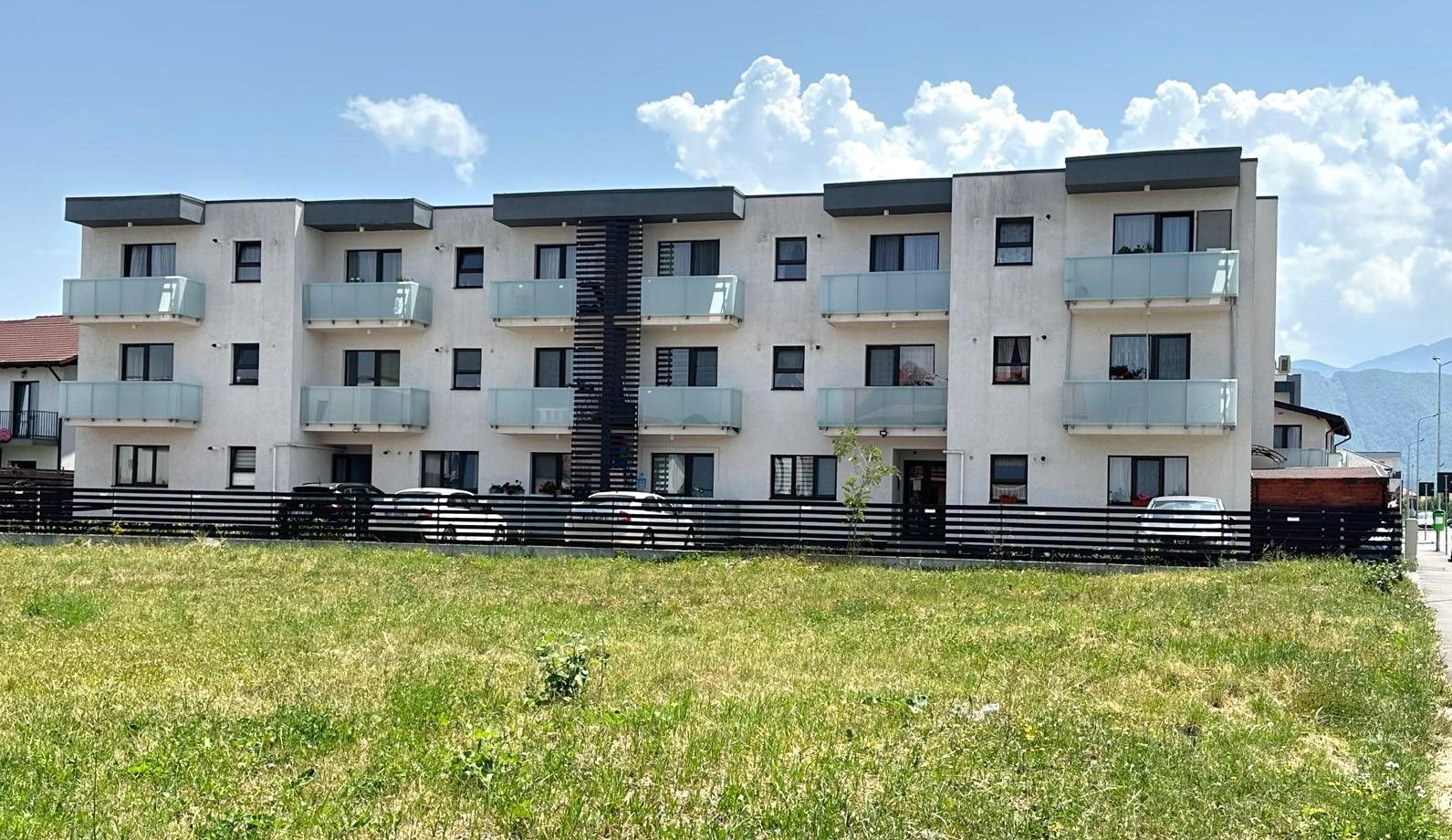 Vindem apartament  complet mobilat modern cu 2 bai zona Ghimbav - Poză 16