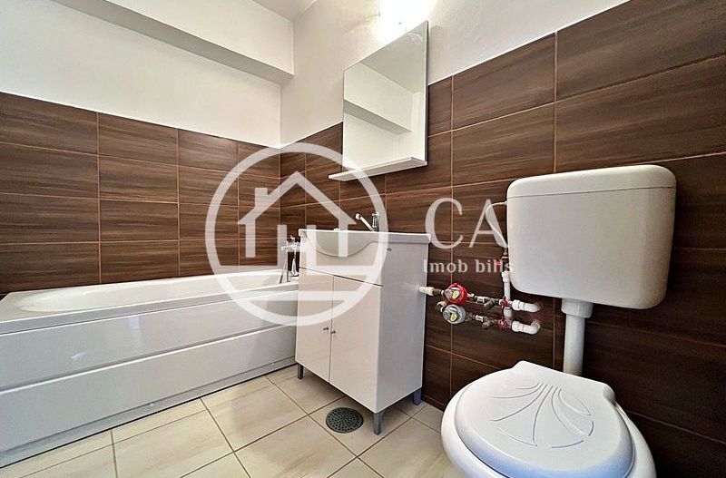 Apartament de vânzare cu 4 camere în zona centrală, Oradea - Poză 8