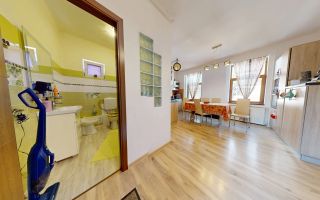 Apartament cu 3 camere,86mp ,etaj de casa,zona Onix - Poză 2