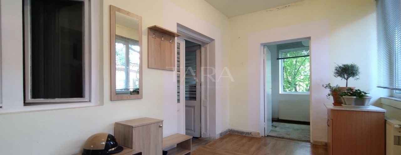 Casă cu grădină, viță de vie și pomi – Gruia, aproape de centru - Poză 5