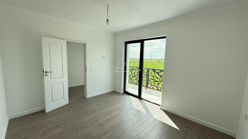 Duplex finalizat despartit prin camera tehnica. 3 dormitoare. 2 balcoane. - Poză 11