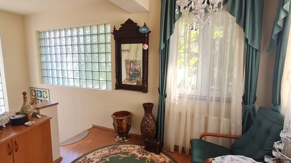 Vila deosebitǎ în zona centrala - Poză 11