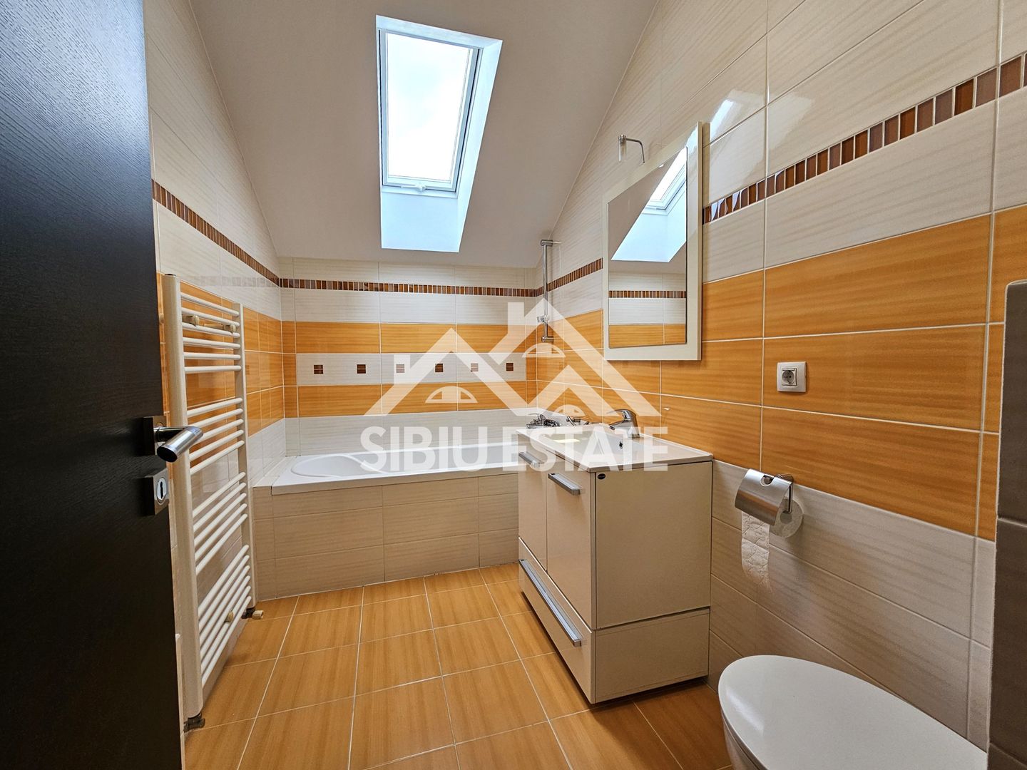 Casa individuala garaj pivnita curte mare - Poză 15