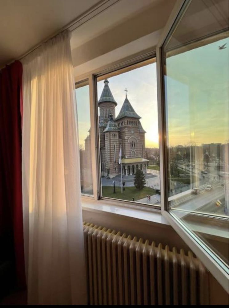 Ultracentral | 2 Camere | Decomandat | View Superb - Poză 1