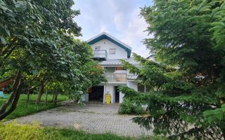 Casa in zona centralain vecinatatea padurii - Poză 1